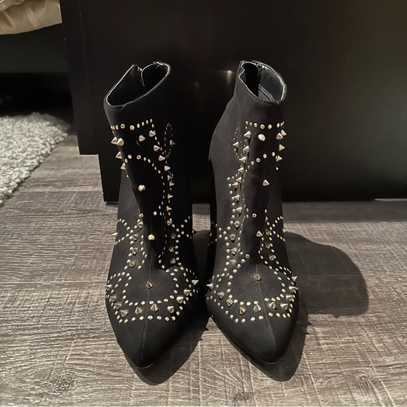 FOREVER 21 Gold Studded Heels Size 8 - Picture 2 of 8